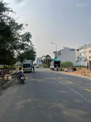 Hình ảnh Bán 2 lô đất hàng hiếm view hồ sinh thái đường trương văn bang quận 2