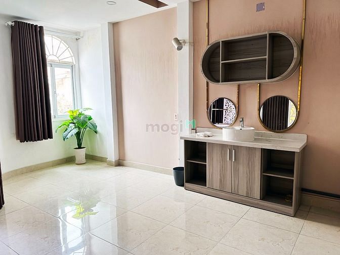 Hình ảnh Phòng có Bancol và Cửa Sổ Lớn (Đối điện BX Miền Đông)