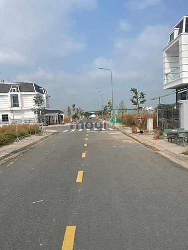 Hình ảnh Mở bán đất mặt tiền. Full thổ cư . Dien tích 100m2/2tỷ8 . Quận 2 .