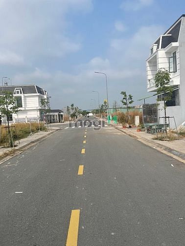 Hình ảnh Mở bán đất mặt tiền. Full thổ cư . Dien tích 100m2/2tỷ8 . Quận 2 .