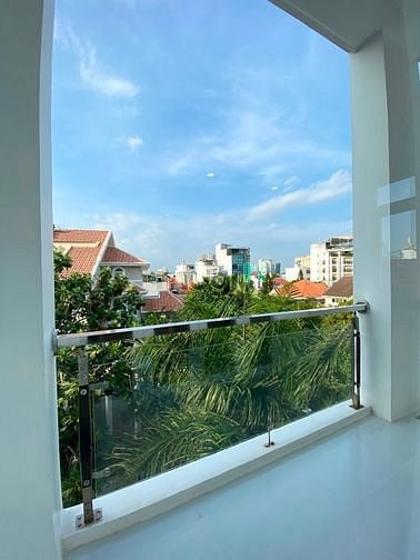 Hình ảnh 2PN - Ban công lớn - Khu vực an ninh tuyệt đối - Trần Não
