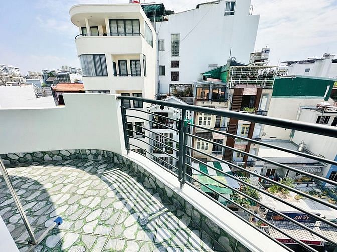 Hình ảnh Cho thuê Studio Có Ban công siêu rộng gần Chợ Vạn kiếp