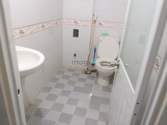 Hình ảnh Nhà đẹp 590/32/12 Đoàn Văn Bơ, 2 PN, 2wc, cầu thang đúc, bancony