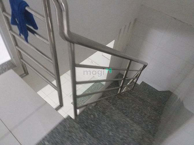 Hình ảnh Nhà đẹp 590/32/12 Đoàn Văn Bơ, 2 PN, 2wc, cầu thang đúc, bancony