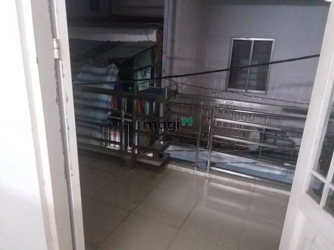 Hình ảnh Nhà đẹp 590/32/12 Đoàn Văn Bơ, 2 PN, 2wc, cầu thang đúc, bancony