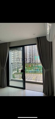 Hình ảnh Cho thuê CH Vinhomes 3PN bếp rèm view hồ bơi 8tr/tháng cực thoáng mát