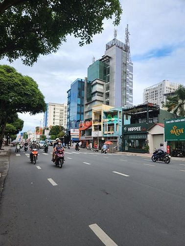 Hình ảnh Building đường Hoàng Văn Thụ, P4, Tân Bình. DT: 11m x 28m, DTS: 1300m2