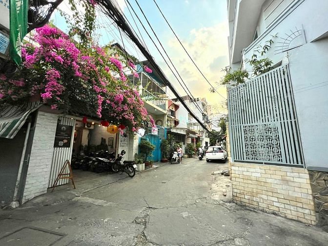 Hình ảnh Nhà nguyên căn 1 trệt 2 lầu 2pn 2wc full nội thất