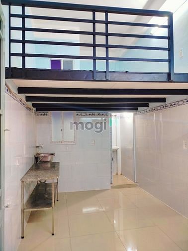 Hình ảnh Phòng Gác lửng Quận tân bình, thang máy bảo vệ giờ giấc tự do
