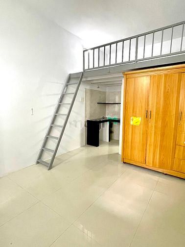 Hình ảnh Phòng có gác cửa sổ trời-máy lạnh ngay Bạch Đằng (gần cv Gia Định)