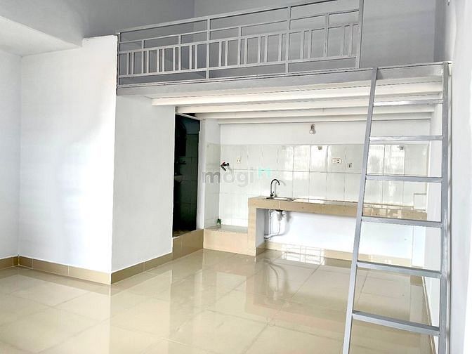 Hình ảnh Phòng có gác cửa sổ trời-máy lạnh ngay Bạch Đằng (gần cv Gia Định)