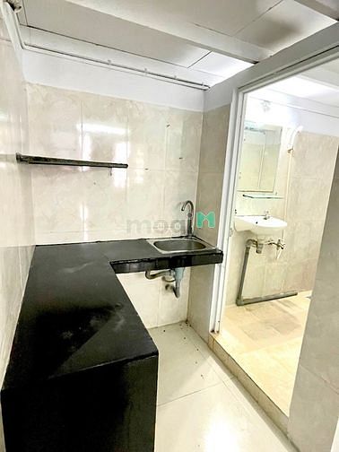 Hình ảnh Phòng có gác cửa sổ trời-máy lạnh ngay Bạch Đằng (gần cv Gia Định)