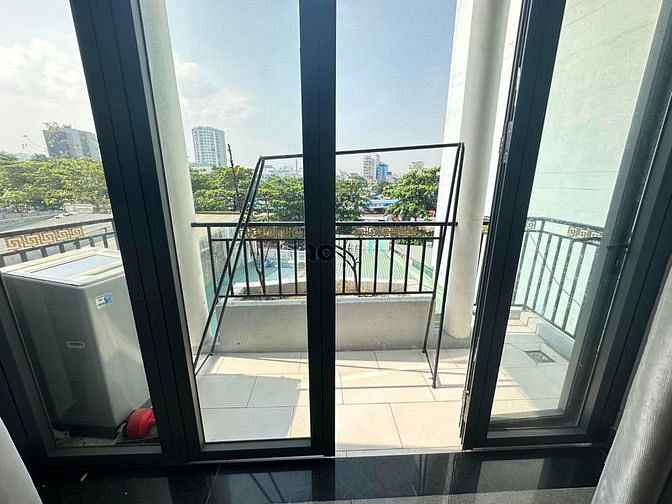Hình ảnh CHDV ngay Đặng Thuỳ Trâm sát Văn Lang cs3