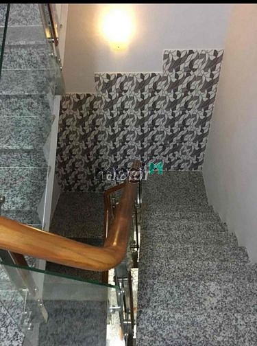 Hình ảnh Cho thuê nhà có hầm có nội thất khu tên lửa 5x20m
