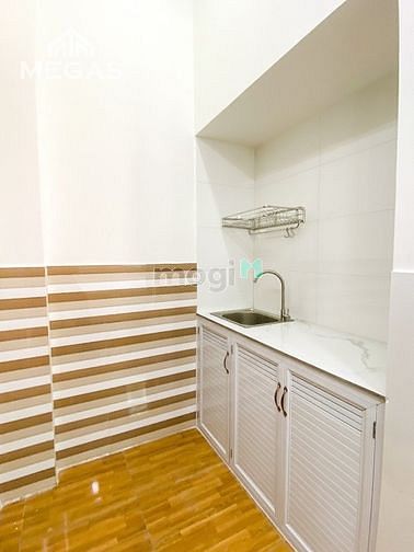 Hình ảnh Cho thuê phòng duy nhất có ban công ngay Đỗ Xuân Hợp
