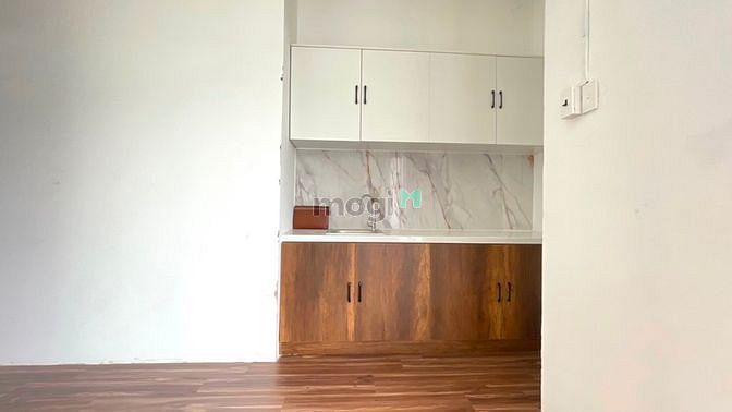 Hình ảnh Mb6623 nạp rút nhanh chóng dịch vụ gần gần bệnh viện Chợ Rẫy - Ban công - Full nội thất
