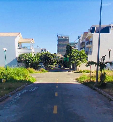 Hình ảnh Lô đất 02 mặt đường, đẹp nhất khu Đại Hoc HCM Quân 9. 3 tỷ