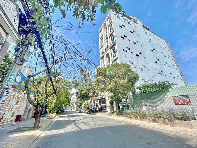 Hình ảnh Bán đất 2000m2 mặt tiền đường số 77 Tân Quy ,Quận7