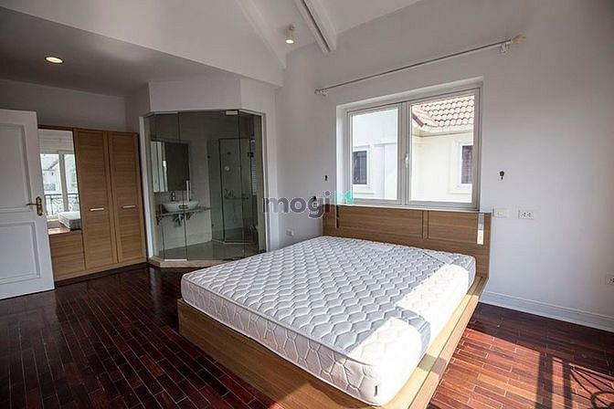 Hình ảnh Cho thuê biệt thự đơn lập Vinhomes Riverside, full nội thất sang trọng