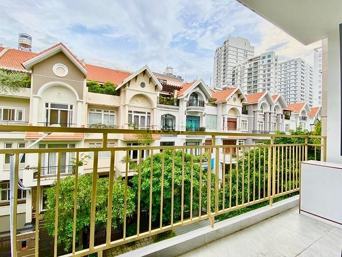 Hình ảnh Cho thuê Studio rộng 40m2, Ban công, Full nội thất Sát Lotte Quận 7