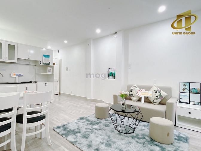 Hình ảnh chdv không giới hạn người ở ngay trung tâm quận 1