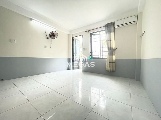 Hình ảnh Mb6623 nạp rút nhanh chóng ban công, cửa sổ lớn siêu thoáng ngay văn cao