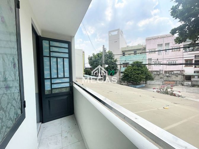 Hình ảnh Mb6623 nạp rút nhanh chóng ban công, cửa sổ lớn siêu thoáng ngay văn cao