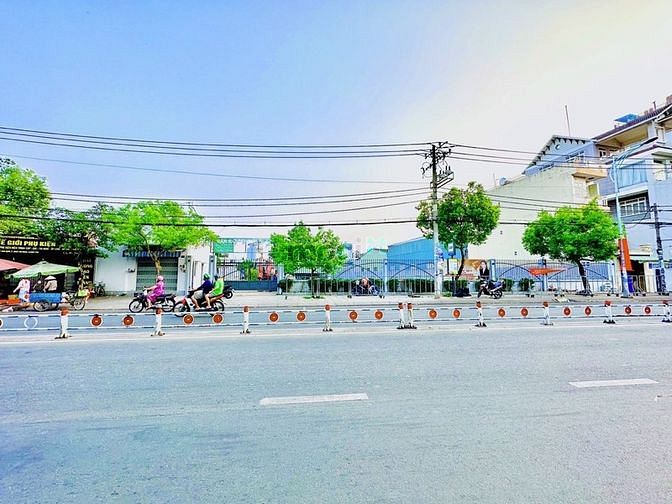 Hình ảnh Cho Thuê Nhà Mặt Tiền 53 Lê Văn Quới, Q.Bình Tân ( 2.900m2 )