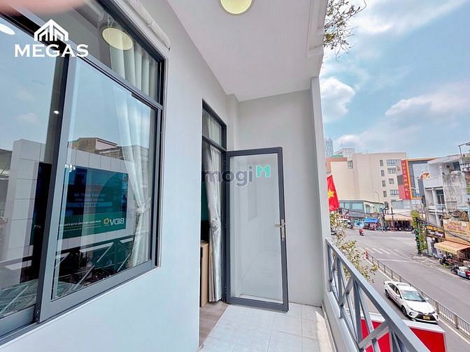 Hình ảnh Cho Thuê Căn Hộ Ban Công Lớn Quận 1 Bếp Tách Riêng Giá Rẻ