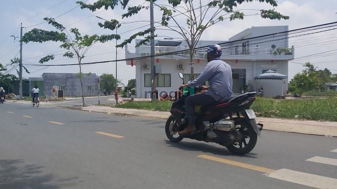 Hình ảnh Bán đất Long An, Cần Đước 90m2 thổ, 900tr đường 12m nhựa KDC đông đúc