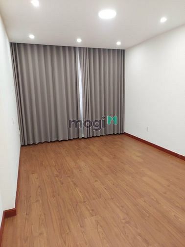 Hình ảnh Cho thuê nhà hẻm 8m 540 Cách Mạng Tháng 8, Quận 3.