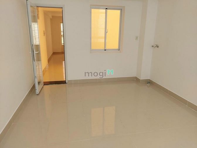 Hình ảnh Cho thuê nhà hẻm 8m 540 Cách Mạng Tháng 8, Quận 3.