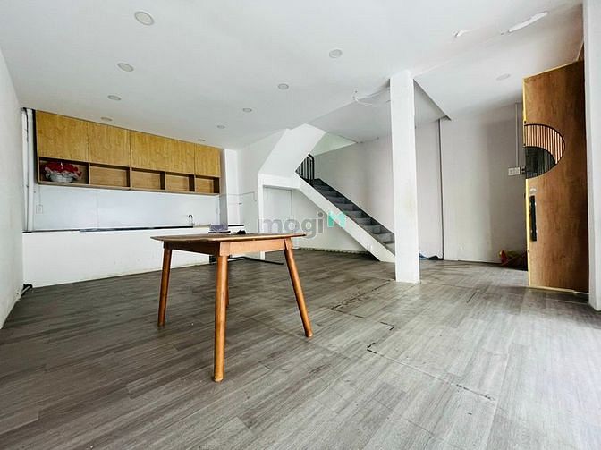 Hình ảnh Cho thuê ,MT Hoàng Hoa Thám 3 Lầu Chỉ 40tr/tháng