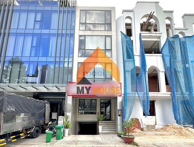 Hình ảnh TOÀ NHÀ  đẹp bung nóc ngay trung tâm AN PHÚ - Ú OÀ bất ngờ chưa ạ @@