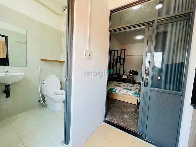Hình ảnh Phòng có ban công cửa sổ thoáng mát.