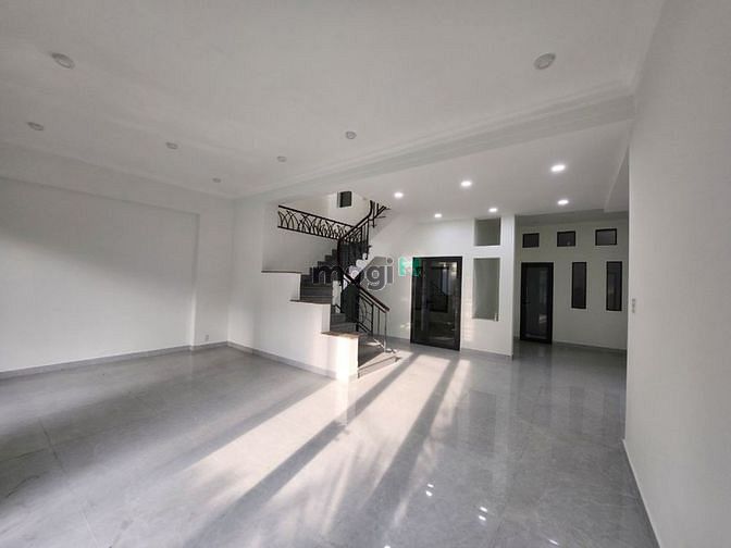 Hình ảnh Cho Thuê Biệt Thự mới xây 8x20 gần Chợ Bà Chiểu, P14, Q Bình Thạnh