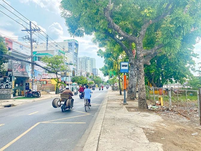 Hình ảnh Cho thuê tòa Nhà 4 Lầu Mặt Tiền Trần Xuân Soạn. P, Tân Kiểng , Quận 7