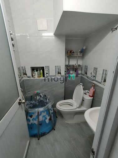 Hình ảnh Nhà // mới dọn vào ở ngay. trung tâm bình tân