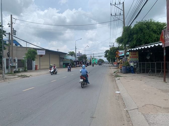 Hình ảnh Mặt Tiền Lê Thị Trung giá ngợp tới đáy