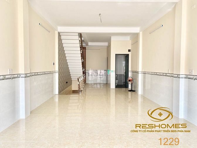 Hình ảnh Cho thuê nhà mới xây khu dân cư gần chợ bửu long