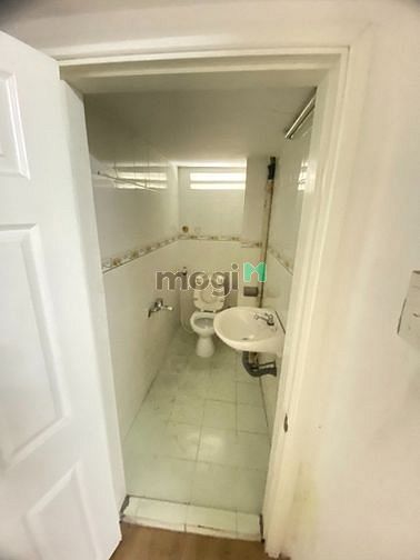 Hình ảnh Cho thuê nhà đường Lê Thị Riêng,  P Bến Thành, Quận 1