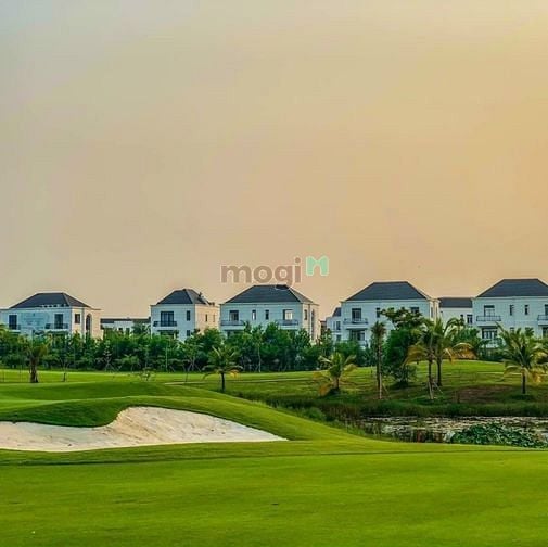 Hình ảnh Cho thuê căn Biệt Thự sân Golf 3 lầu full nội thất vào ở ngay