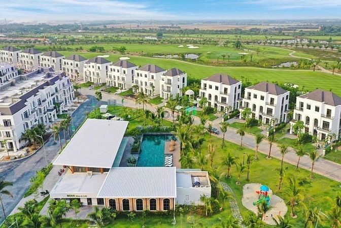 Hình ảnh Cho thuê căn Biệt Thự sân Golf 3 lầu full nội thất vào ở ngay