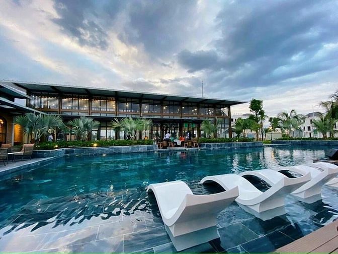 Hình ảnh Cho thuê căn Biệt Thự sân Golf 3 lầu full nội thất vào ở ngay