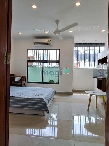 Hình ảnh Căn Hộ full nội thất Cao Cấp cửa sổ đón nắng ngay sân bay