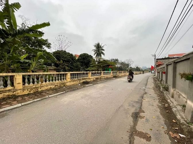 Hình ảnh Bán đất trung tâm thôn Gia Lâm xã Lệ Chi , ô tô đỗ cửa