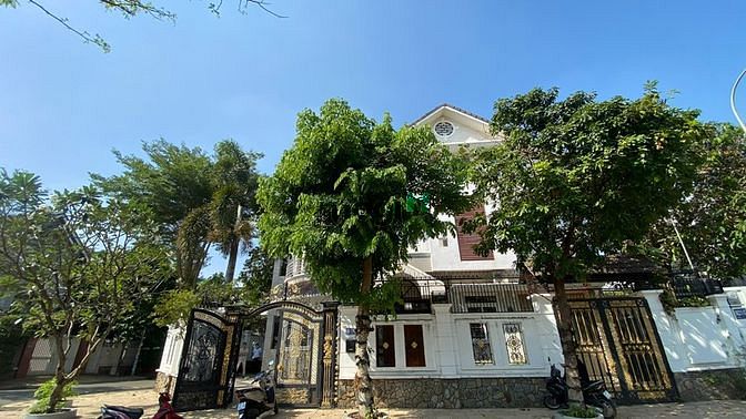 Hình ảnh Cho thuê biệt thự siêu đẹp đường Đặng Thùy Trâm