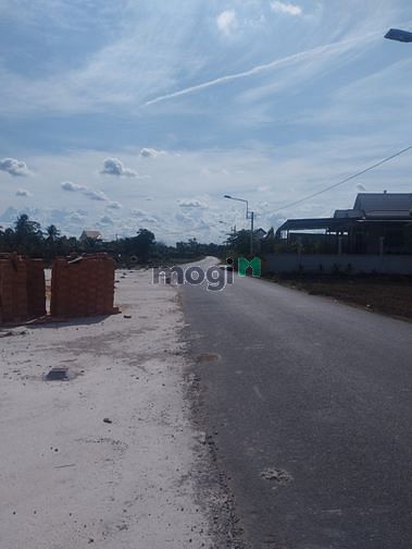 Hình ảnh Bán lô đất mặt tiền Chợ 100m2 SHR thổ cư giá 1ty350