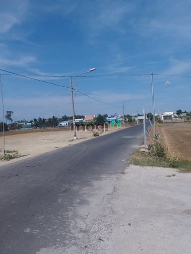 Hình ảnh Bán lô đất mặt tiền Chợ 100m2 SHR thổ cư giá 1ty350