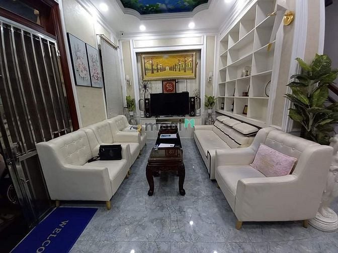 Hình ảnh Nhà gần Vincom, hẻm 3m thông, xây BTCT.